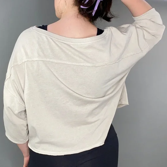 Victoria’s Secret Cropped Shirt Size L - Picture 2 of 4